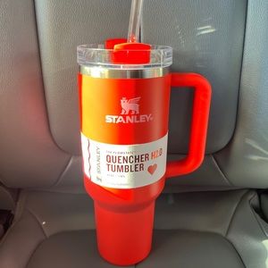 Stanley 40 oz Stainless Steel H2.0
Flowstate Quencher Tumbler Target Red